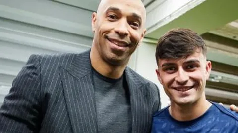 滕哈格与妻子在曼联重逢，经纪团队共进晚餐