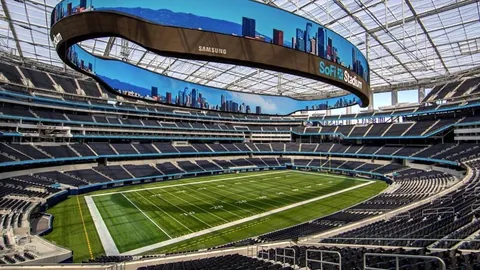 郭晶晶与子女低调逛街，尽显传承霍家三代风范